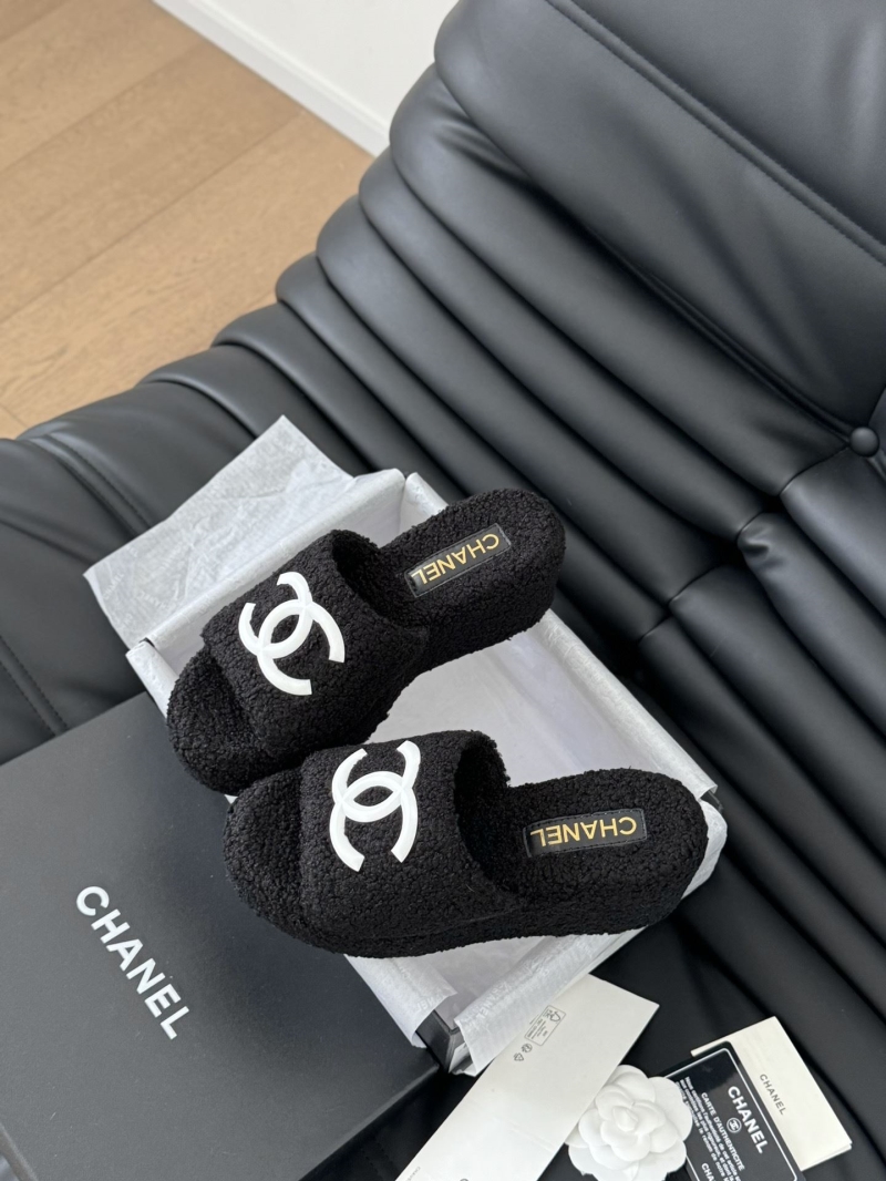 Ch**el slippers